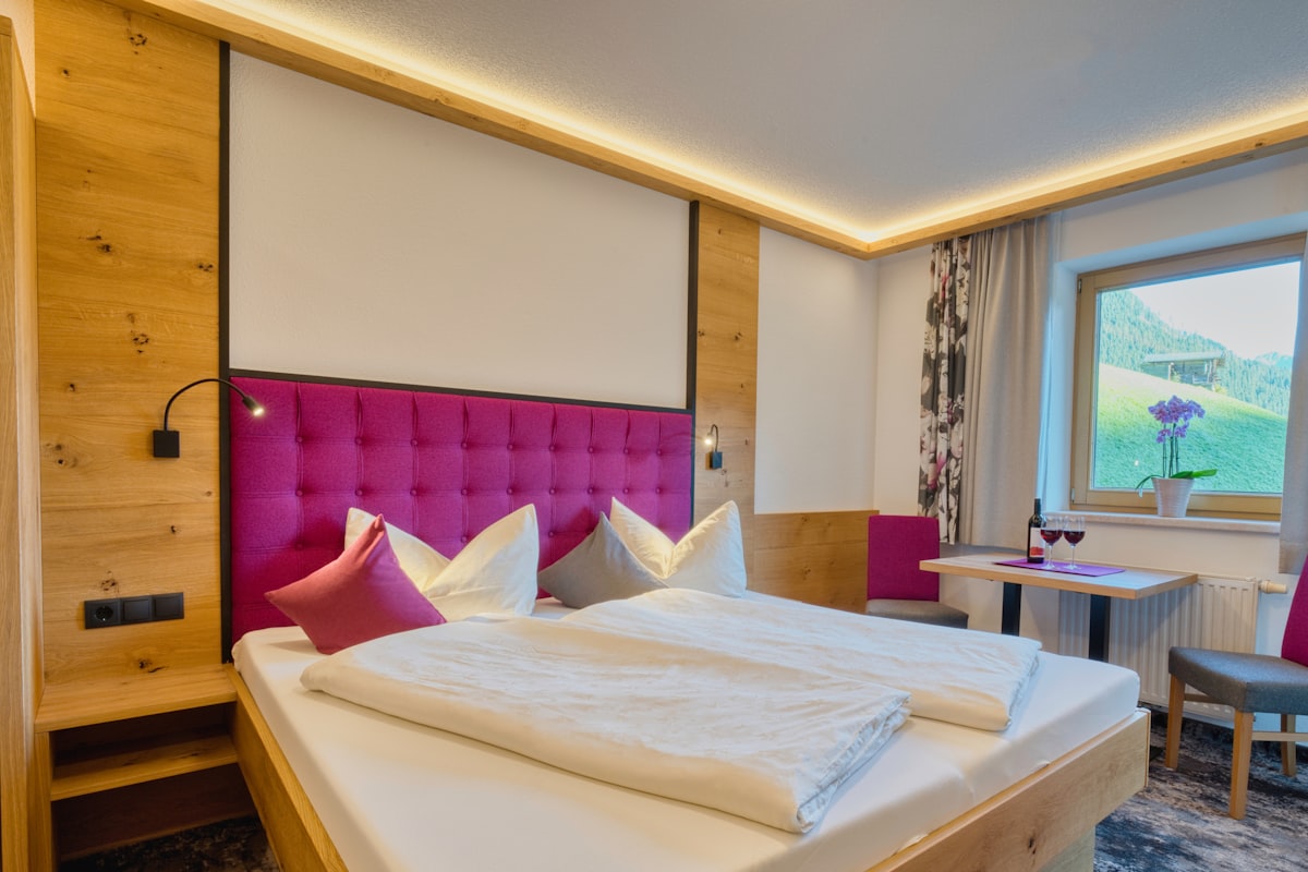 ロマンチックな高級ホテルの客室 - Photo on Unsplash